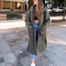 Covadonga | Parka Larga Oversize con Capucha Mujer Detalle Letras