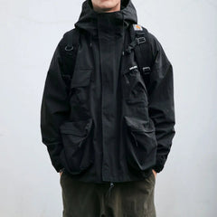 Darío | Chubasquero Hombre Impermeable con Capucha Múltiples Bolsillos