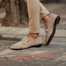 Lucas | Mocasines de Ante con Hebilla Dorada Hombre Casual