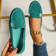 Vega | Mocasín de Ante Plano Mujer Detalle Metálico